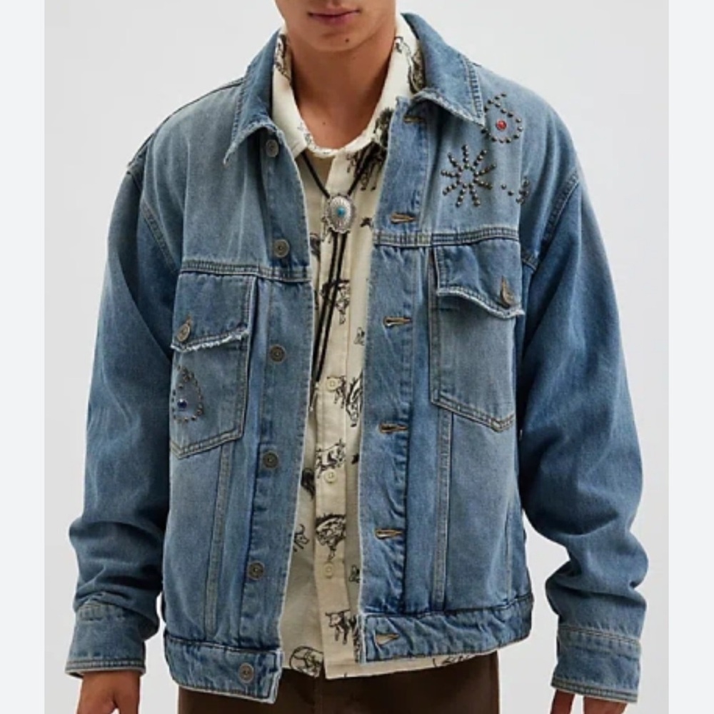 Urban Outfitters BDG Studded Relaxed Fit Denim Trucker Jacket Medium UNISEX - Picture 1 of 7